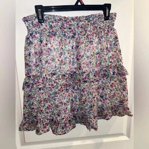 Sienna Sky Floral Mini Skirt. Size medium - Picture 4 of 4
